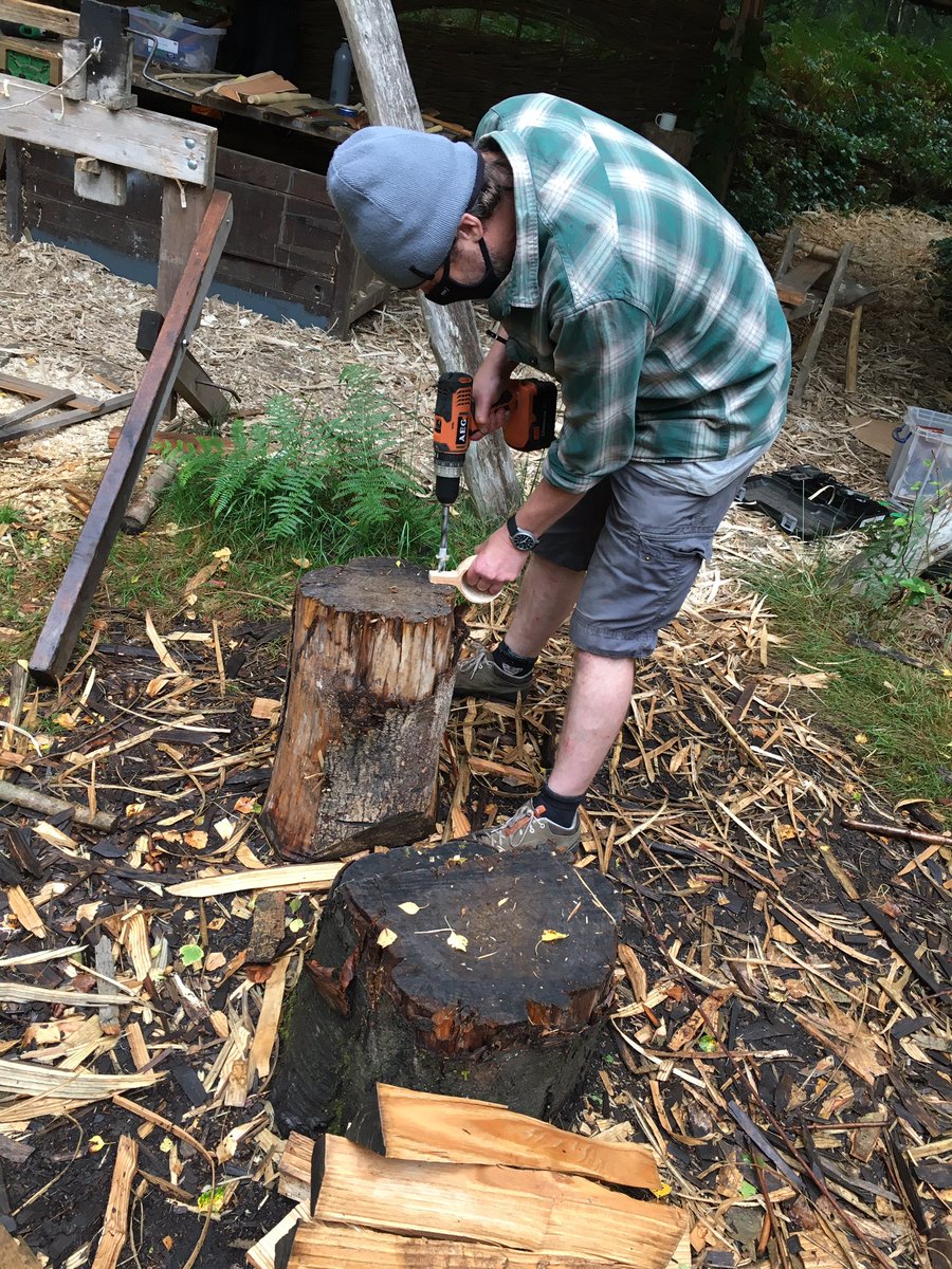 end of day and getting round to the final touches I opted for a slightly different handle.. this way the eldest daughter can get some use out of it when finally finished.. otherwise it would sit around doing nothing like most of the stuff I make..!?   #MakersHour  #makingstuff