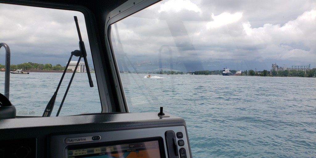RCMPONT's tweet image. The RCMP and our partners will be out on the St.Clair river today for the Port Huron Float Down. The river will be closed to all other traffic from 12:00-22:00hrs. All agencies participating in today’s event are there to keep everyone safe. #FloatDown #BorderIntegrity #Covid19^bh