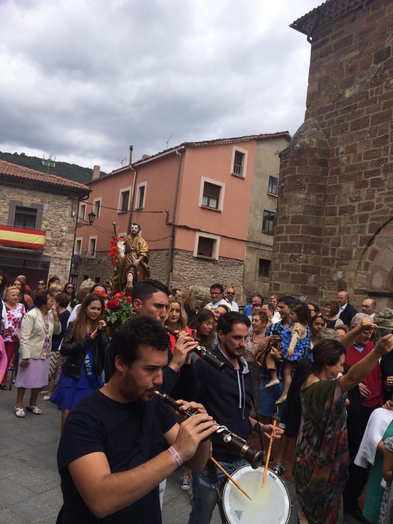 mjose_luque's tweet photo. Así bailábamos a San Roque en tiempos de normalidad https://t.co/nI8mjbCKCj