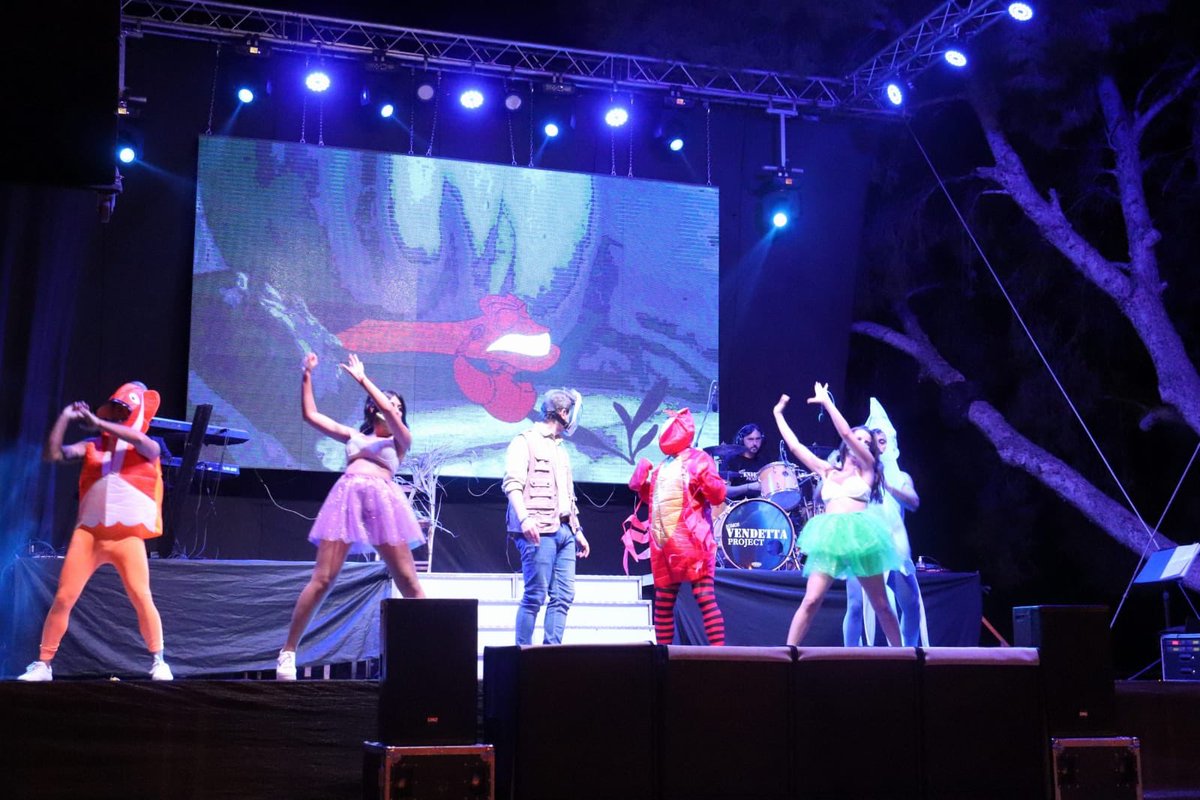 AbanillaAyto's tweet photo. 📷 Emocionante espectáculo el de anoche en el paseo de la Ermita, #Abanilla, con “FAMILY SHOW”, un viaje animado con las mejores versiones de películas familiares.
@mccutillasestan
@VendettaOrquest
👏🏻👏🏻👏🏻👏🏻👏🏻👏🏻
#ConcejalíaDeCultura #NochesAlRaso #PlanCrea #ICARM https://t.co/8R6A339gU6