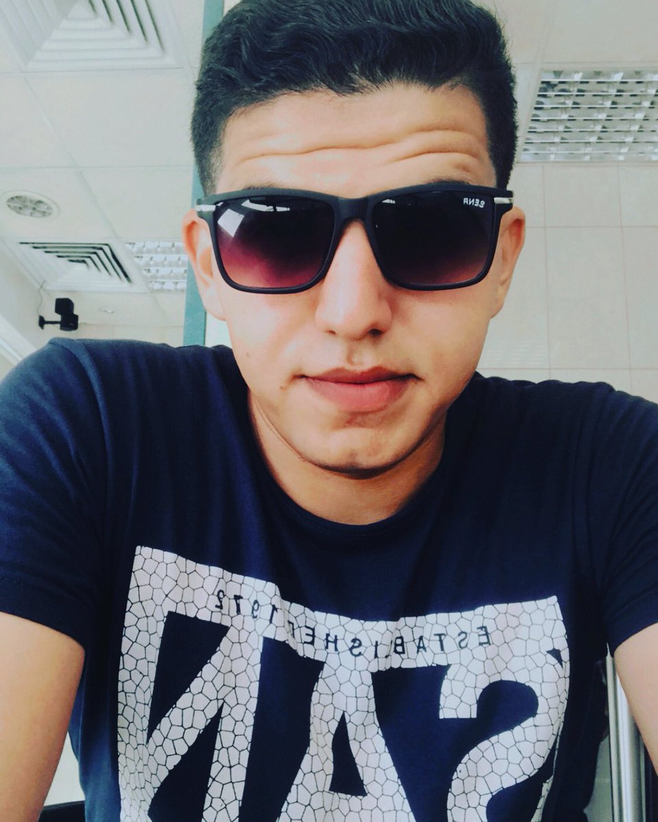 kamelrefa3y's tweet photo. - إذا لم تكن قريبًا بما فيه الكفاية ، لا يمكنك رؤية الحقيقة 🖤🥀 ! https://t.co/Z3zi5fno9v