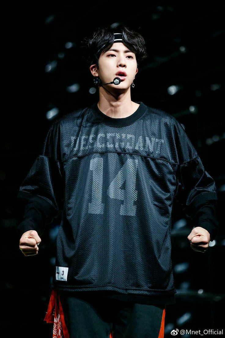 yeganeh_OT7_BTS's tweet photo. @saraam0_0 @Sonia43139535 این بشر عشقه منه❤
#RespectBtsJin 
#RespectBtsSuga 
#RespectBtsJhope
#WeLoveYouJimin
@BTS_twt BTS IS 7 https://t.co/YIJuWfRPeN