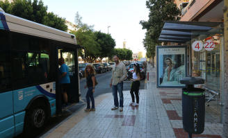 🔴🔴FERIA🔴🔴 Un vecino de Carlinda permanece 23 horas seguidas esperando el Autobús para el Real. "No me había enterado que no había feria y el tiempo de espera no me parecía raro la verdad" Comentó sorprendido.