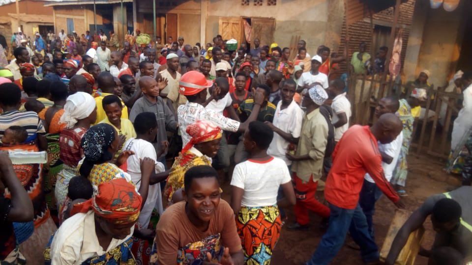 DrNtakarutimana's tweet photo. Ce samedi,J'étais heureuse d'être avec les #Bagumyabanga de ma colline natale #Gasuru zone #Kiremba commune #Gasorwe de la @MuyingaProvince.
@CnddFdd @Cndd_Fdd_Mga @nshingamateka https://t.co/K0DsaCxlED