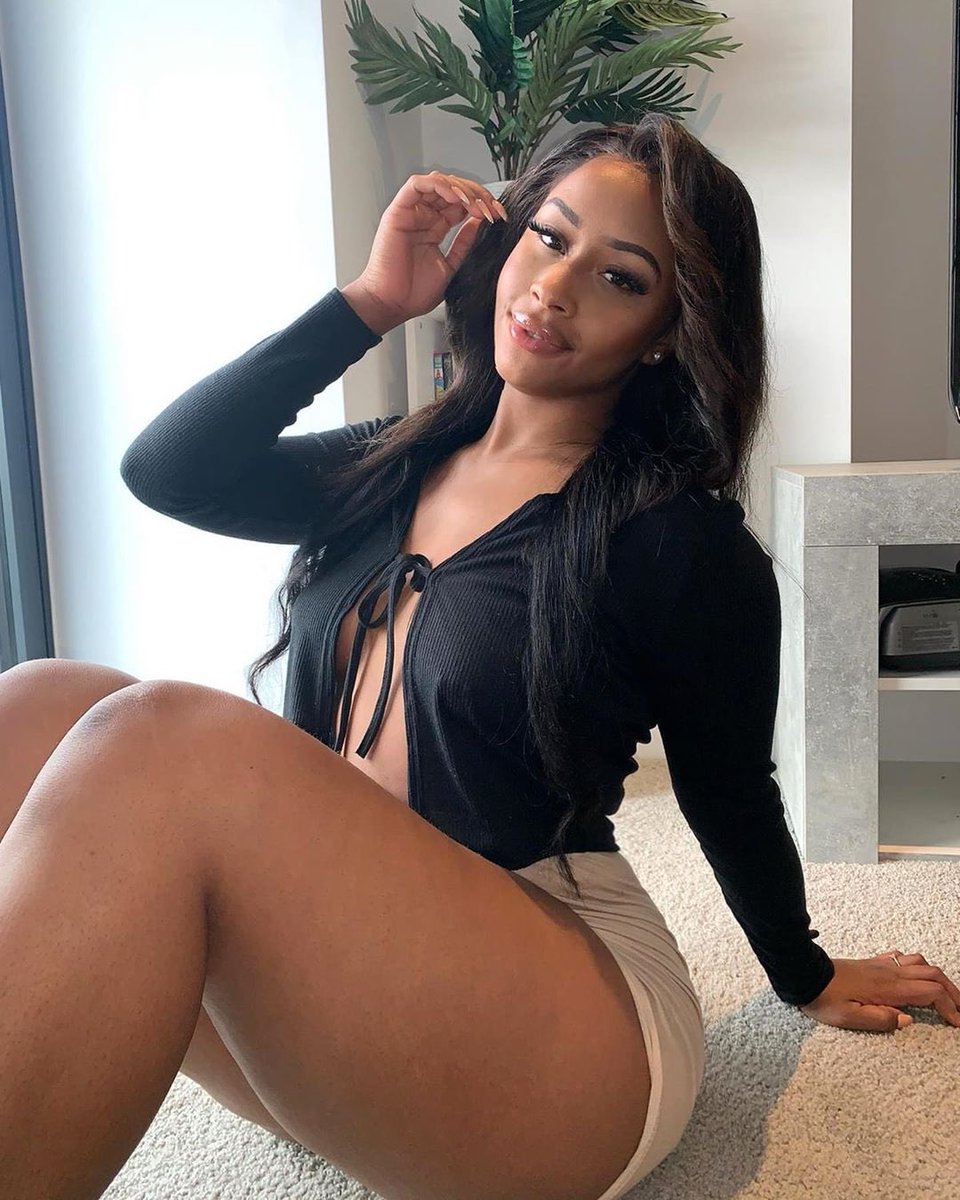 𝐞𝐛𝐨𝐧𝐢𝐞𝐬  tweet media