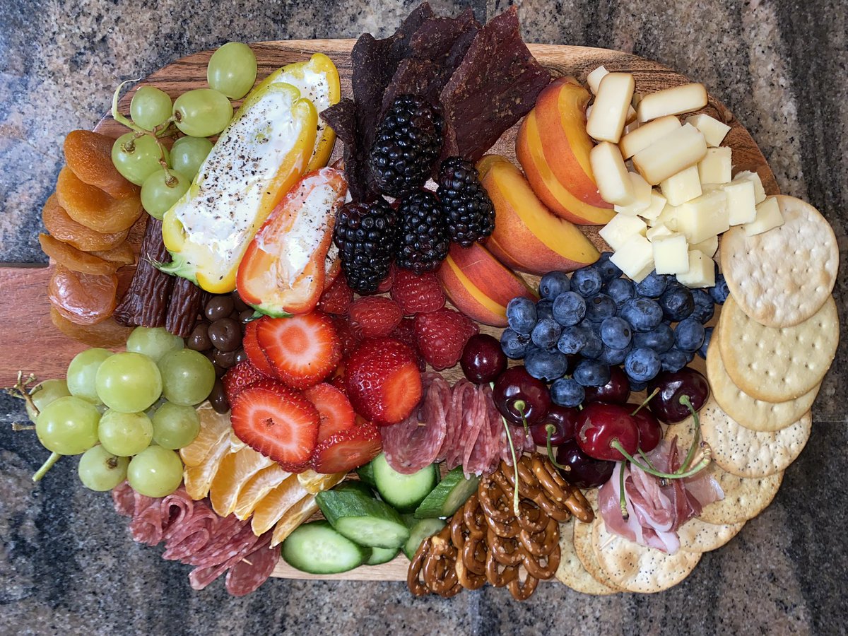 kari_ramirez7's tweet photo. Hey guys! I’m located in Visalia, CA and with school coming up I’m taking on a side hustle to help pay for expenses! HMU for charcuterie boxes☺️ I will be having different themes coming soon! Please rt!!! Someone on your TL might want one🥺 https://t.co/DkpOblheKT