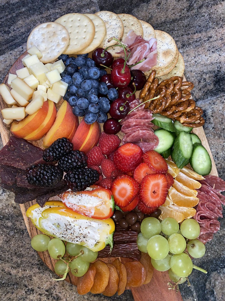kari_ramirez7's tweet photo. Hey guys! I’m located in Visalia, CA and with school coming up I’m taking on a side hustle to help pay for expenses! HMU for charcuterie boxes☺️ I will be having different themes coming soon! Please rt!!! Someone on your TL might want one🥺 https://t.co/DkpOblheKT