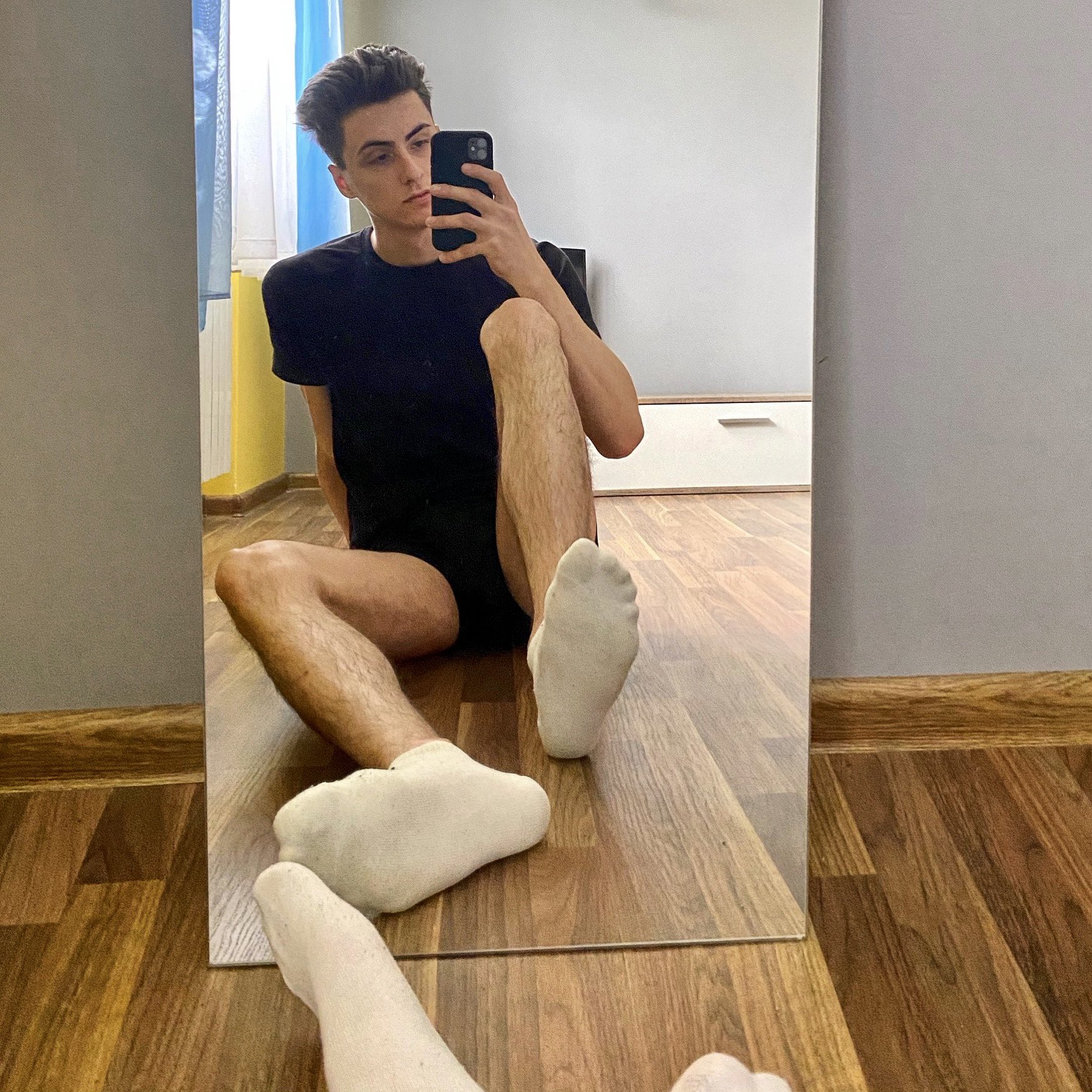 Mirror, tell me who is the most beautiful in the world? ??

#gay #gays #gayselfie #gaylokal #gaywhitesox