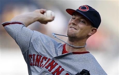 winebibbing's tweet image. How incredible does Lincecum look in the Brooklyn Royal Giants uni in 2008? That and the Cincinnati Tigers cap from 2011 with the red underbrim are both🔥