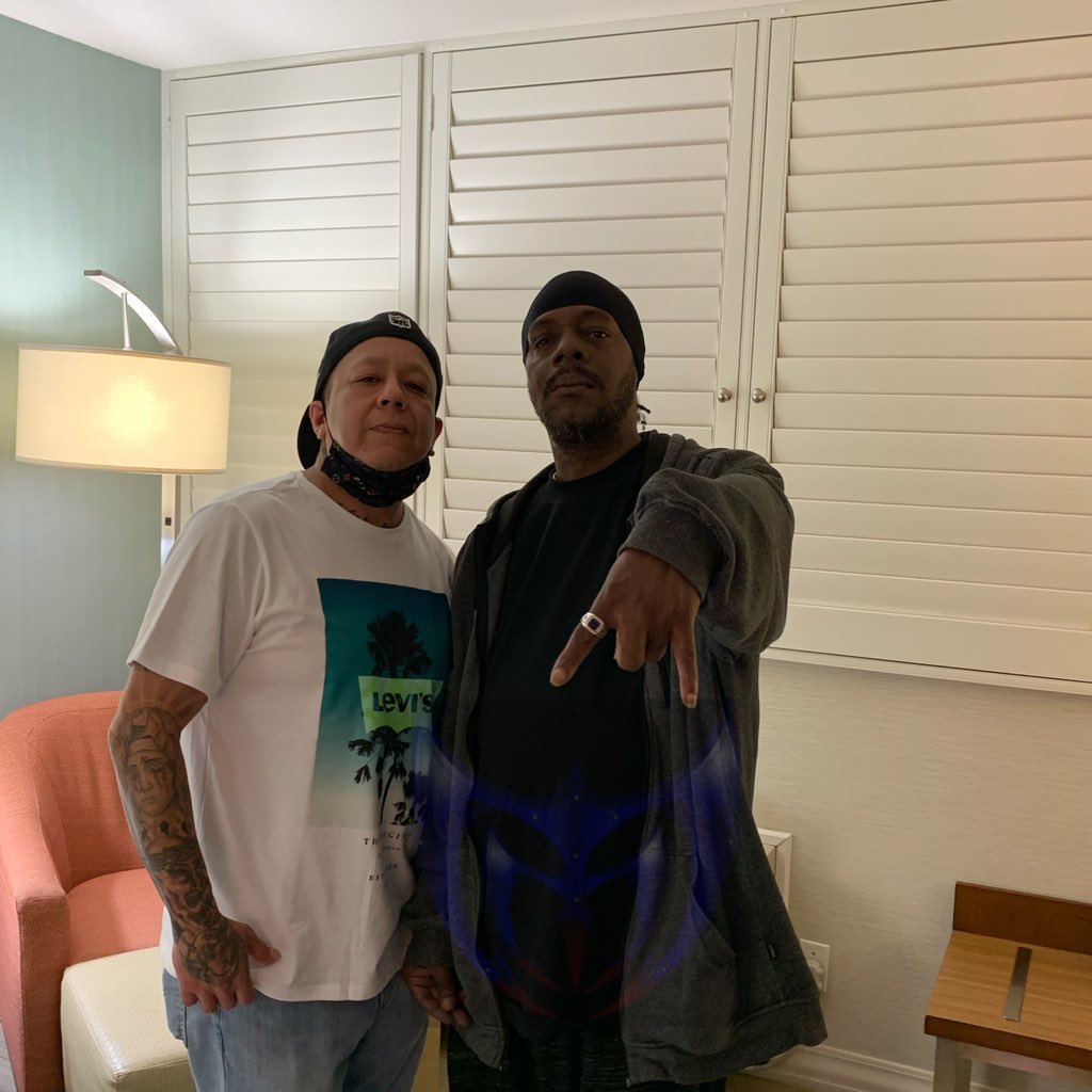 CALICO101's tweet photo. 25yrsplus Always keep it a Google 💯💯💯💯🛸🛸🛸🛸🛸 @BrothaLynchHung @CALICO101 #Wearethesame #MG #Madelikethis #CA #SantaMonica #Siccnessicons https://t.co/UWujTYu2Af