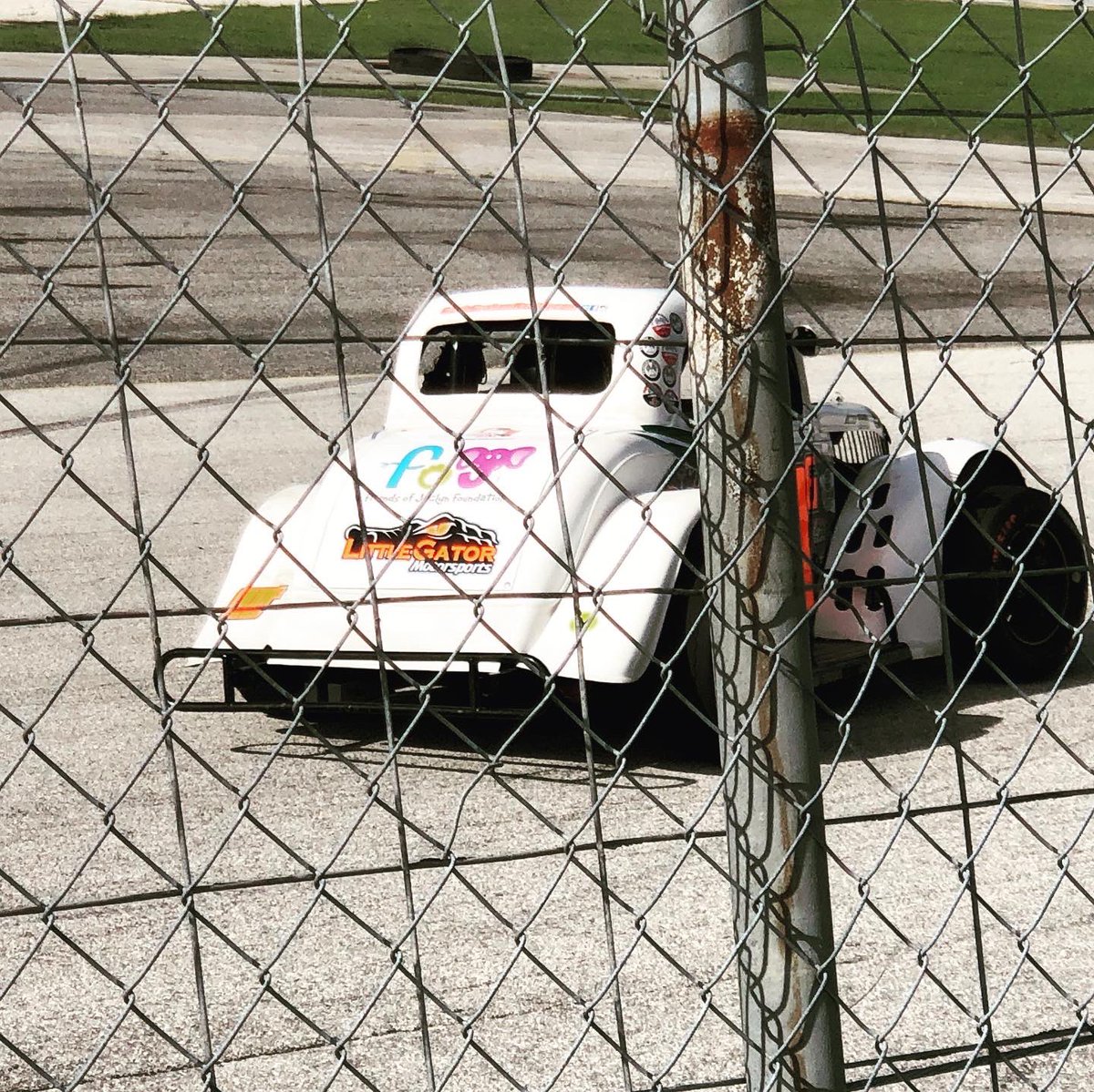 Rough week here at Auburndale Speedway. In heat 1 started last cause of the pill draw made the pass for P2 late in raceand then the power cut out. Had to switch to backup car and made our way up to the front then on a late race restart we lost our brakes. We had the fastest car.
