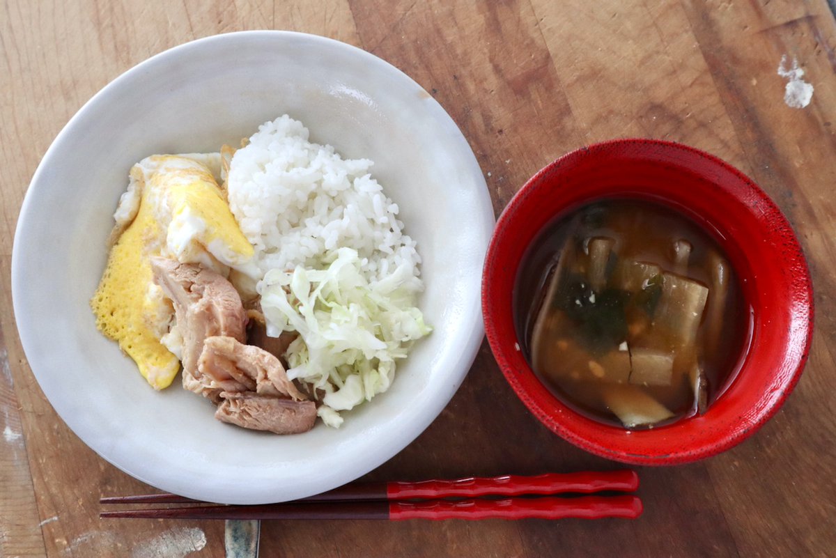 しろくろめがね 先日の朝ごはん お魚のアラの煮物とたまごとキャベツ お味噌汁で簡単に 海外暮らしの難点は 美味しいお魚 に出会えるかは買ってみてのカケなところ ずいぶん慣れたけど まだまだ当たる だから美味しいお魚だった日は 満面の笑顔です しろくろめがね 先日の朝ごはん お魚のアラの煮物とたまごとキャベツ お味噌汁で簡単に 海外暮らしの難点は 美味しいお魚 に出会えるかは買ってみてのカケなところ ずいぶん慣れたけど まだまだ当たる だから美味しいお魚だった日は 満面の笑顔です