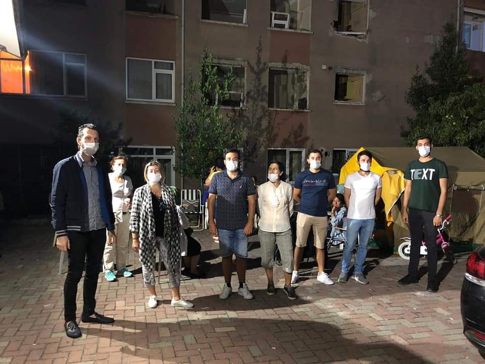 Acıbadem Gülistan Sitesi mağdurları gece, gündüz nöbette.