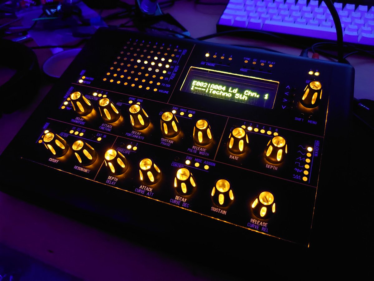 After around 4 months of slowly gathering parts and assembling in my spare time, the MIDIbox #Commodore SID synth build is finally complete! 🙌🙌