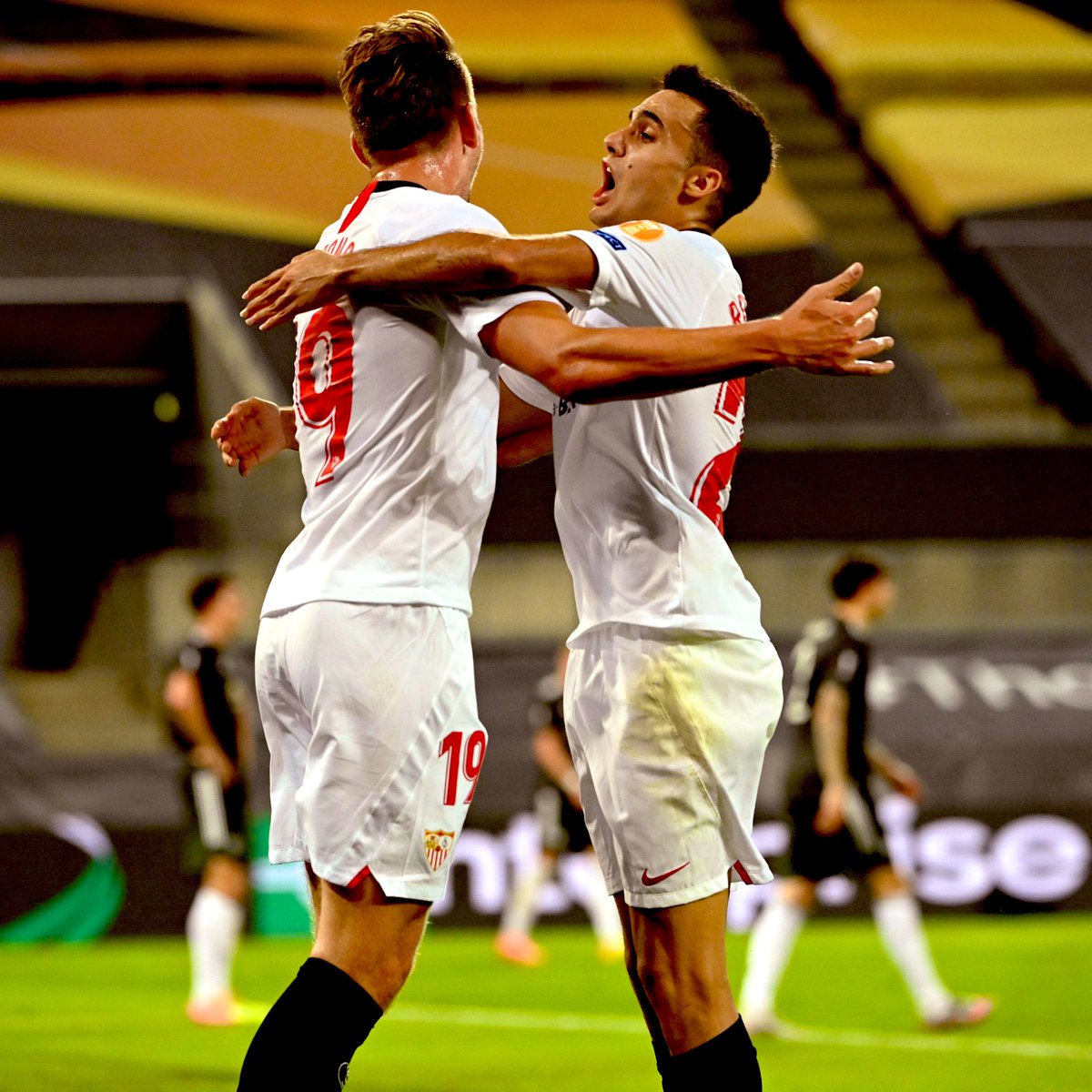 toque_filtrado's tweet photo. Hay equipos que parecen creados para competir en ciertos torneos y el @SevillaFC pareciera estar casado con la #EuropaLeague. Hoy están en una nueva final y buscarán seguir afianzándose cada vez más como el maximo ganador de esta competicion europea 🏆🇪🇸. https://t.co/G1n4Yekwxq