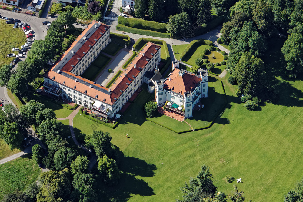 The family's homes were the Herzog-Max-Palais in Munich during winter and Possenhofen Castle in the summer months, far from the protocols of court.