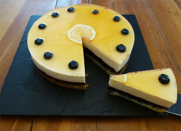 CookingCook1's tweet photo. #recettes #gateau #bavarois #agrumes #fruits Le Pamplone : génoise, purée de myrtilles, mousse de pamplemousse et miroir aux agrumes. Un dessert frais, original et peu sucré ! La recette sur : https://t.co/INgNoKrIjl https://t.co/DENEFkWP4l