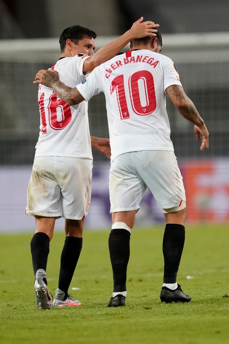 SevillaFC's tweet photo. 📸 𝗘𝗧𝗘𝗥𝗡𝗢𝗦 𝗣𝗔𝗥𝗔 𝗘𝗟 𝗦𝗘𝗩𝗜𝗟𝗟𝗜𝗦𝗠𝗢 🌟

1⃣6⃣ ✨ 1⃣0⃣

#WeareSevilla #UEL https://t.co/JuZRz5AuVr