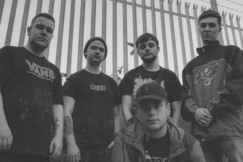 As of today, it’s been a year since we officially started Loose Ends WMBD.
Thanks so much to all the bands we’ve played with so far, all the new mates we’ve made and everyone who has bought merch or listened to our first release.
Can’t wait to see you out on the road in 2021.