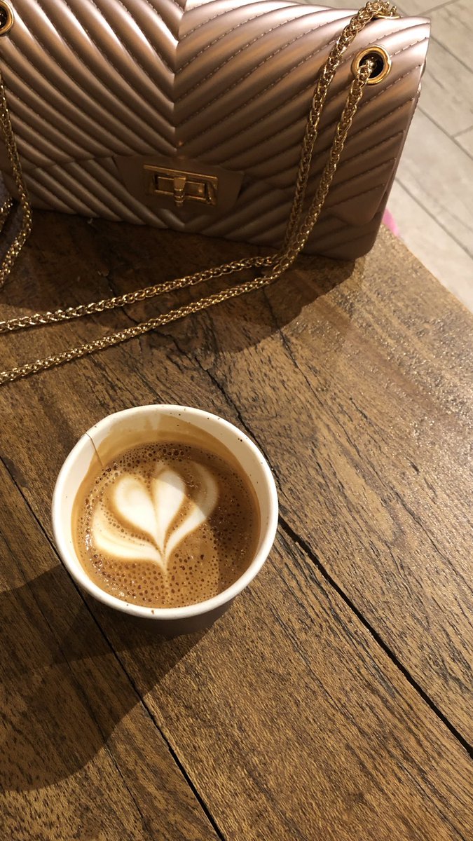 الأمور واضحَه أحياناً لكنك تختار غضّ النظر ..