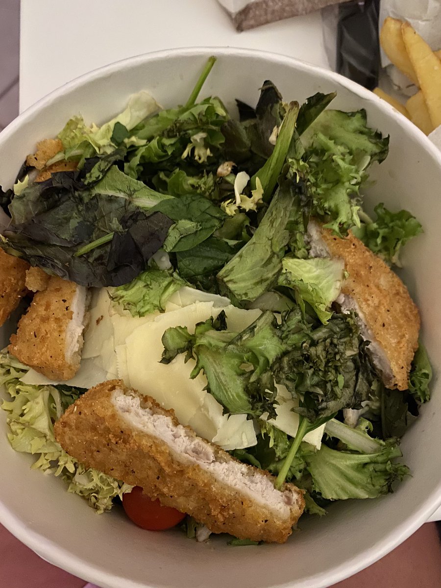 Chrisrochi's tweet photo. @mcdonalds_es nos han dado una ensalada totalmente caducada, mañana tomaremos medidas es de autentica verguenza! https://t.co/xBbpQIzHxM