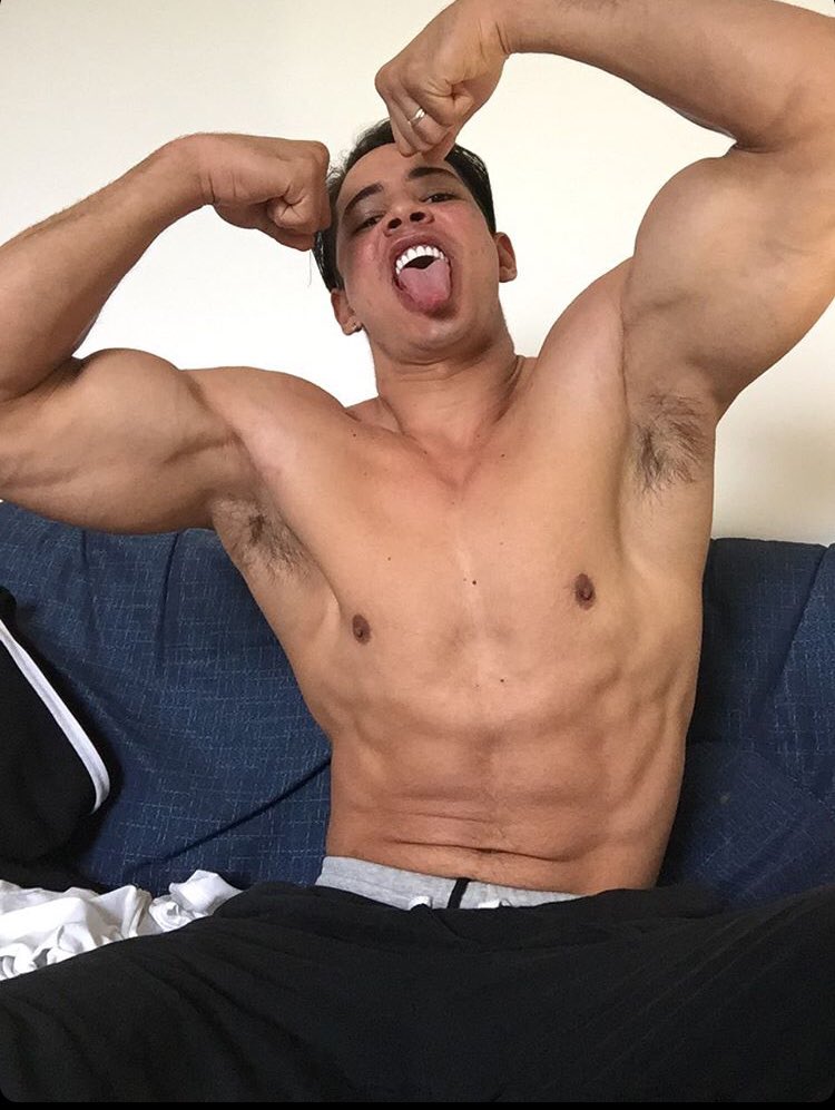 ALPHAGIO3's tweet photo. Online now including Skype. Get in my DMs and get to serving. RT https://t.co/v2Hmap8Ask