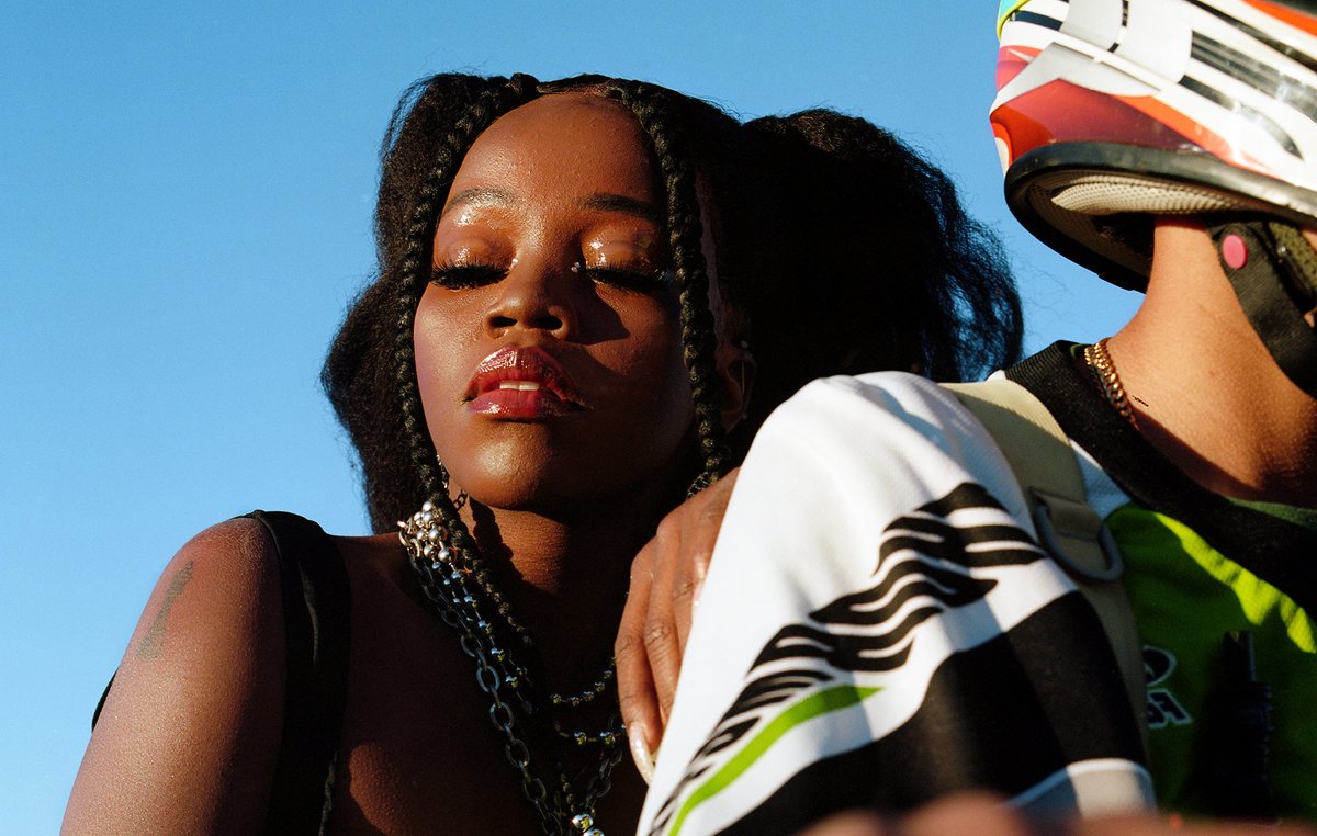 Welcome to the new playlist, coming at you with <a href="/TheRealDaphne/">Daphne Guinness</a> <a href="/TennisInc/">Tennis Music</a> The Cramps <a href="/FrazeyFord/">Frazey Ford</a> <a href="/midnightoilband/">Midnight Oil</a>  Shocking Blue <a href="/graacemusic/">GRAACE</a> <a href="/TKAYMAIDZA/">yung gra$hopper 🦗❤️‍🔥</a> Cliff Richard (!) <a href="/LFRESHTHELION/">L-FRESH The LION</a>+<a href="/okenyomusic/">OKENYO</a> Blur <a href="/WASHINGTONx/">Meg Washington</a> <a href="/IronAndWine/">Iron & Wine</a> Evelyn "Champagne" King
bernardzuel.net/post/fashion-m…