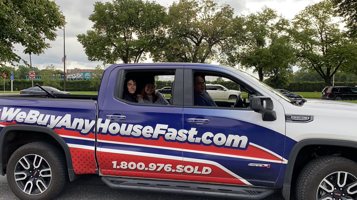 CrissyBorman's tweet photo. @bertkreischer  We Buy Houses Truck!  Come out Come out where ever you are?  #wheresbert #lookingforbert #illbuyyouacheesesteak https://t.co/DzEDENTv0w