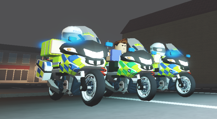 PolicingRoads's tweet photo. Some of our bike units out today on patrol doing multiple things, engaging with members of the NHS and members of the public, Keeping your local streets safe from all types of crime. #bikesquad #staffordshirepolice #saferpolicing #roadspolicingunit https://t.co/cxq4AnRCjI