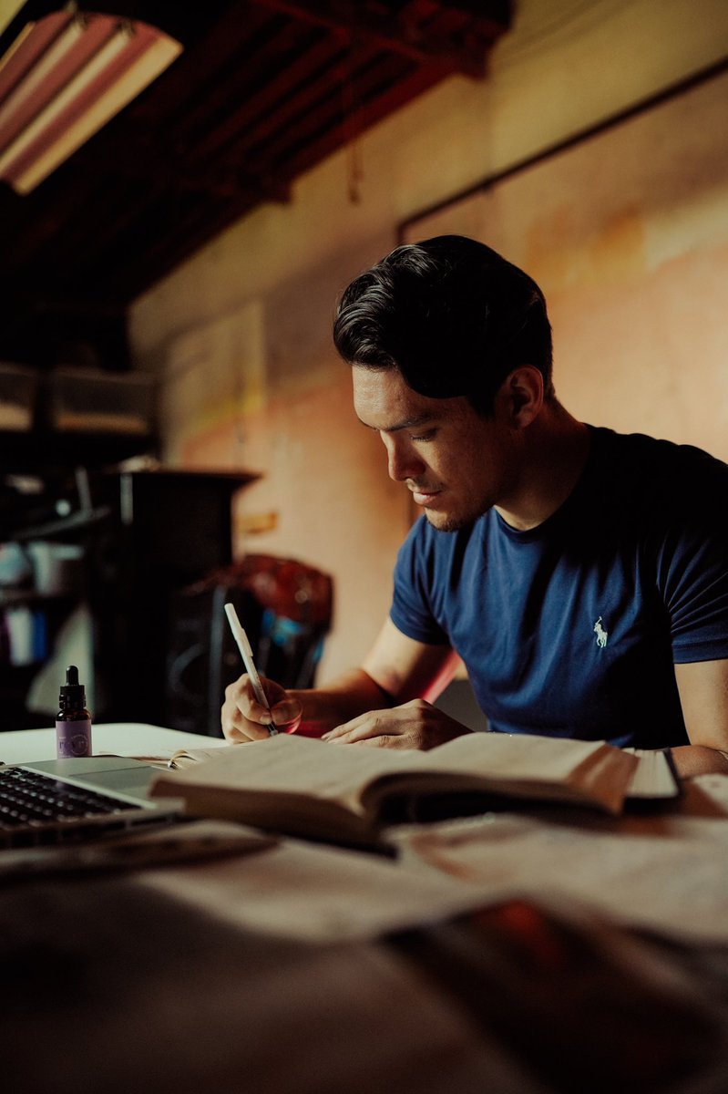 Sunday is a great day to set intensions for the new week. It’s important to focus on scheduling time for unwinding + self care. We can always fill our days with more meetings, errands and stress, but we need time to properly recover if resiliency is our goal.