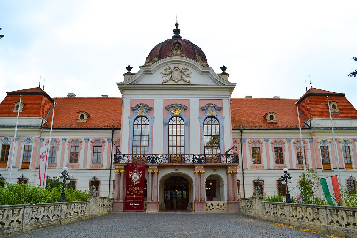 As a coronation gift, Hungary presented the royal couple with a country residence in Gödöllő, 32 kilometres (20 mi) east of Buda-Pest.