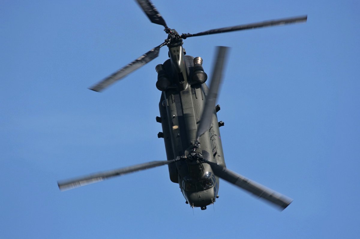 Colin9900's tweet photo. @RAF_Odiham @WorldChopperDay @27_Sqn @18Squadron @BoeingUK @ChinookDisplay Cosford Airshow 2013 https://t.co/jg1lf7c13k