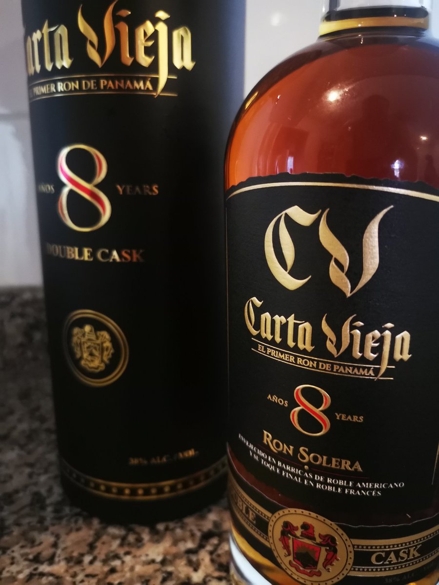 Hoy es el día internacional del ron, así que mi hermano @elchinolimyueng es el encargado de la degustación gracias al amigo <a href="/karimgozaine/">Karim Gozaine</a> <a href="/cartaviejapa/">Carta Vieja Panamá</a> @cartaviejapanama #diainternacionaldelron #doublecask #rum #ron Cuando Maneje no Tome