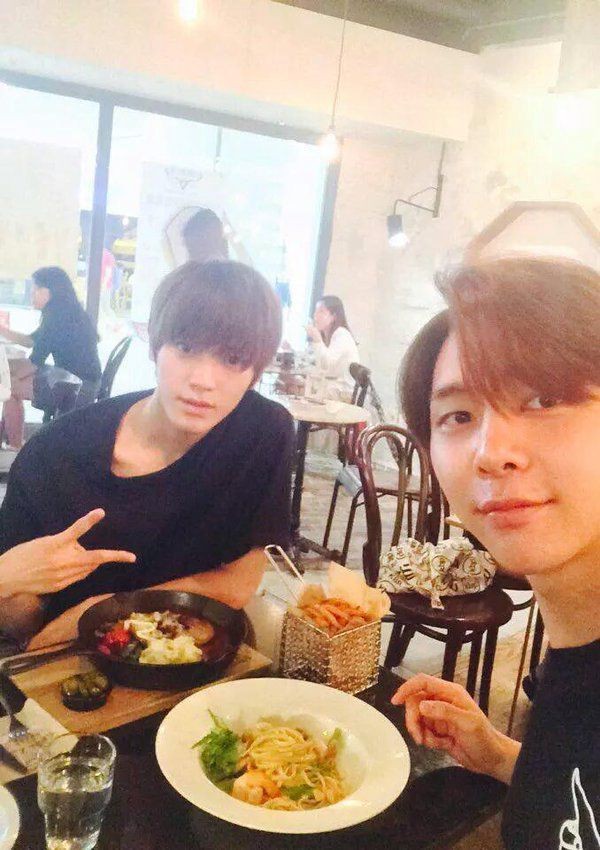 i still don't understand why johnyong is so underrated..they literally went on a date multiple times