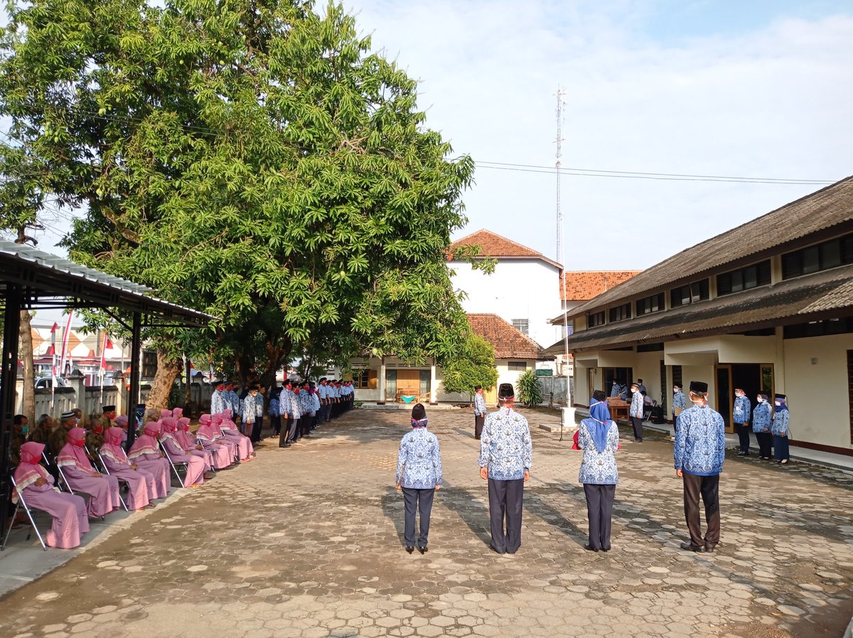 pantibojongbata's tweet image. Upacara Bendera dalam rangka Hari Ulang Tahun Ke 75 Kemerdekaan Republik Indonesia Tahun 2020 di lingkungan Panti Lansia Bojongbata Pemalang dan Rumpelsos Disabilitas Sensorik Netra Dristarastra Pemalang @dinsosjateng @ganjarpranowo @sarwapramana