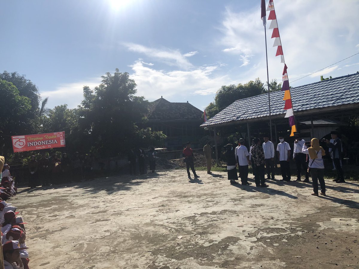 Terakhir ikut upacara pas Sekolah SMA dlu. Dan skrg baru ikut lagi. Semoga ga ada penjajahan lg u/ para pekerja . Merdeka🤘🏻🔥