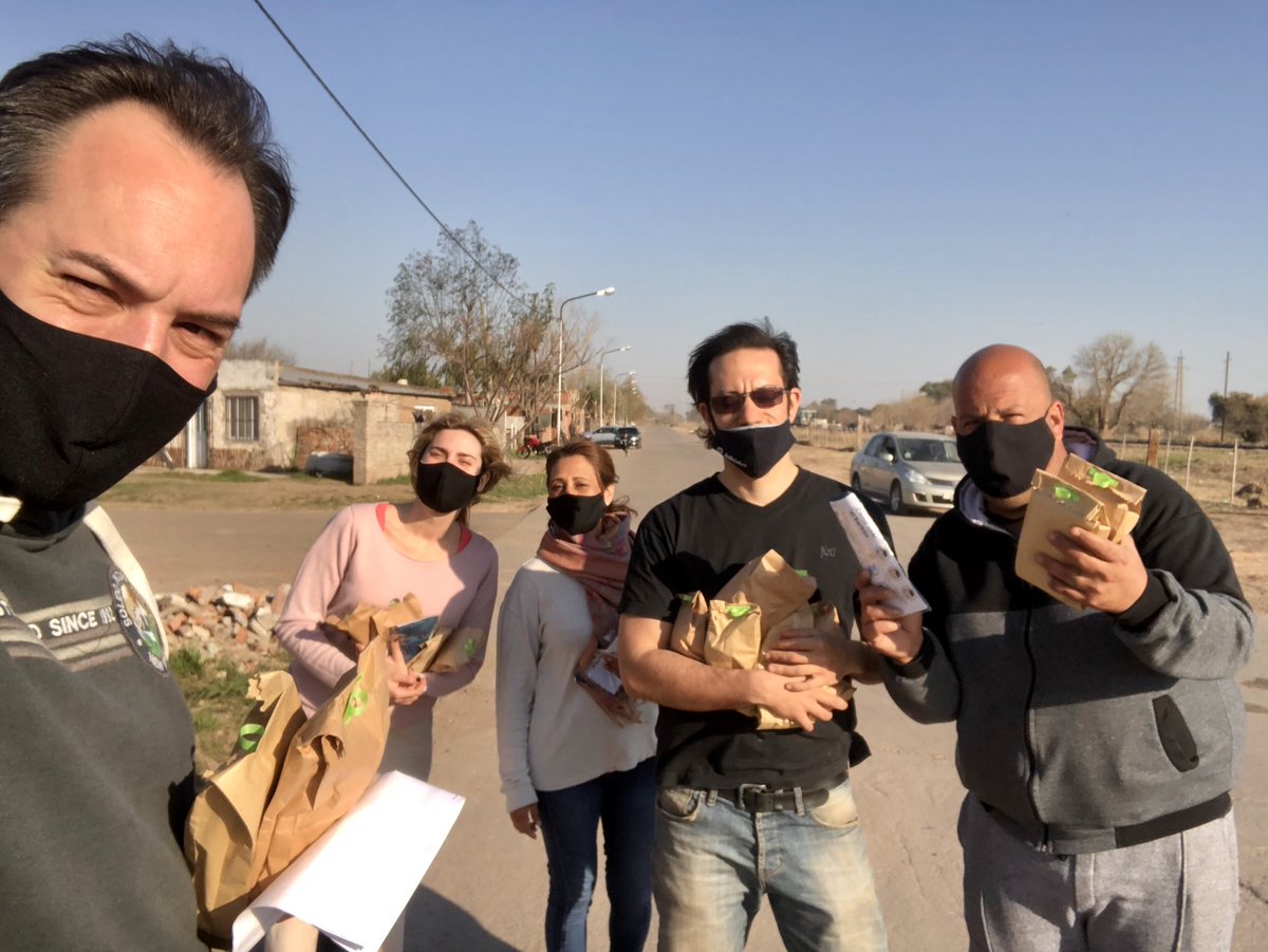 alefelcaro's tweet photo. Hoy en el #DíaDelNiño repartimos bolsitas de golosinas a casi 300 niños yendo casa por casa entregando a cada uno de ellos. 

Fue muy lindo ver las caritas de felicidad de los chicos en su día. https://t.co/ABrw1vApMO