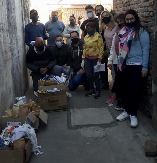 alefelcaro's tweet photo. Hoy en el #DíaDelNiño repartimos bolsitas de golosinas a casi 300 niños yendo casa por casa entregando a cada uno de ellos. 

Fue muy lindo ver las caritas de felicidad de los chicos en su día. https://t.co/ABrw1vApMO