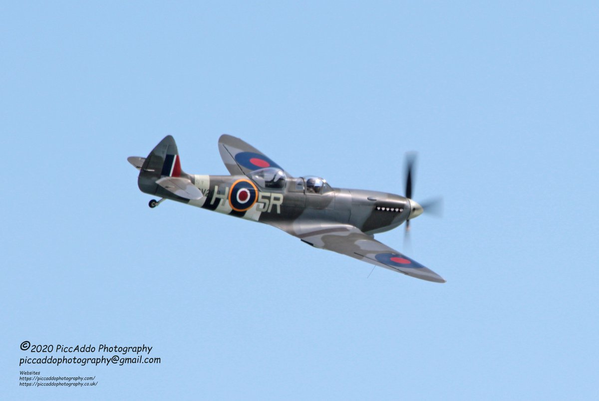 Dxhawk's tweet photo. #Piccaddo Looking back at Airbourne 2014 Eastbourne #Eastbourne #Airshow #airdisplay #Sussex #RedArrows #Spitfire #Lancaster #Lancastertour #flying #photography #RAF #England https://t.co/m6bFEiHhLL