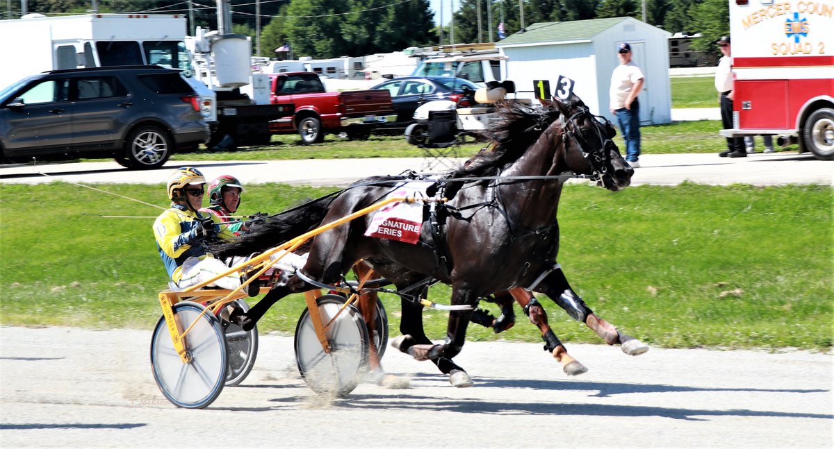 hoosiernations's tweet photo. Was thinking about leaving after #KnottyPine raced, but #NightPro &amp; Dale Decker appeared followed by #SwingCity. Two @HoP_Racing mainstays.
Night Pro is 10yoH with $973,132.
Swing City is 8yoG with $417,242.
Long story short stayed &amp; watched.
Swing City beat Night Pro https://t.co/pfLgDHtR0F