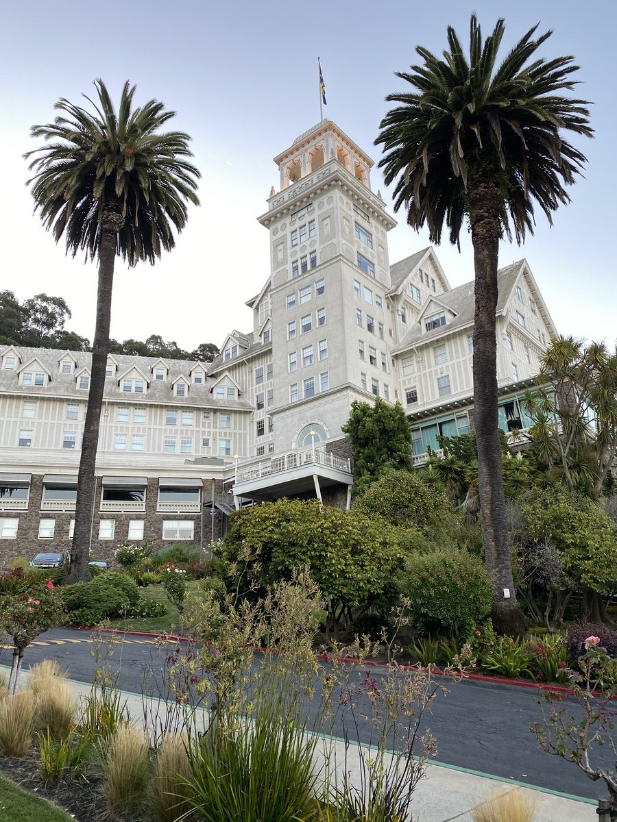 RickLDean's tweet photo. Relaxing time in Berkeley #ClaremontHotel #FairmontHotels #FairmontMoments https://t.co/7A2j463zGd