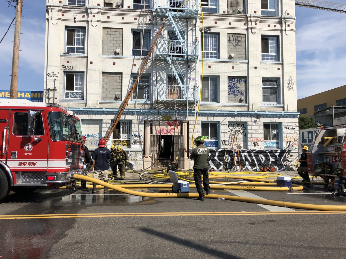 LAFDtalk's tweet photo. Thank you @lafdcert @CertLAFD volunteers for supporting the 82 hard-working #firefighters on this incident! One patient rescued from the fire. #LAFD Arson/Counter Terrorism Section is on scene leading the investigation.📷David Ortiz
#LAFDCERT #StructureFire #SouthLA #CERT #LAFire https://t.co/Uim7MUxjTV