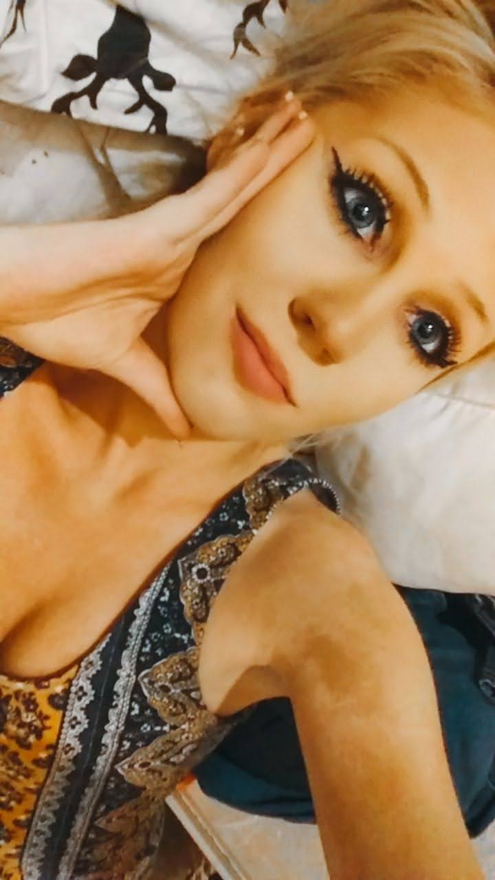 Still waiting for my #sugardaddy to rescue me, and scoop me up out of this small town https://t.co/jEaoanHd1K