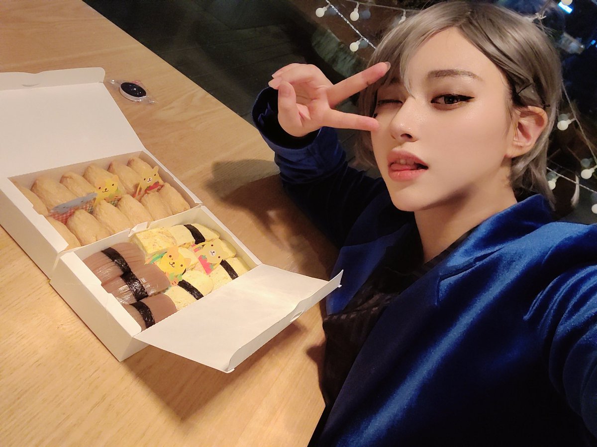 hob_cos's tweet photo. #스앤나2후기 

스앤나 때 '우미(@kai_ran_J)님께서 만들어주신

🍱세 번째 호브정식🍱

이번에도 역시나 제가 좋아하는 것들로만 꽉꽉 채우신 애정 어린 도시락에 정말 아이돌이 된 기분이었어요!!🥰 많은 양의 도시락을 준비하시느라 정말 수고 많으셨습니다!! 정말 예쁘고 맛있는 도시락이었어요💙 https://t.co/YKne2q3oz7