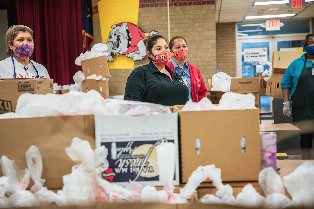 AldineISD's tweet photo. Beginning Monday, August 17, Aldine ISD will provide 58 curbside meal sites for Aldine ISD students. Breakfast and lunch meals will be provided on Mondays, Wednesdays, and Fridays from 11 a.m. to 1 p.m. and 4 to 6 p.m. Find your meal site: https://t.co/Rp0x630QBR. https://t.co/fGhF0eFAIS