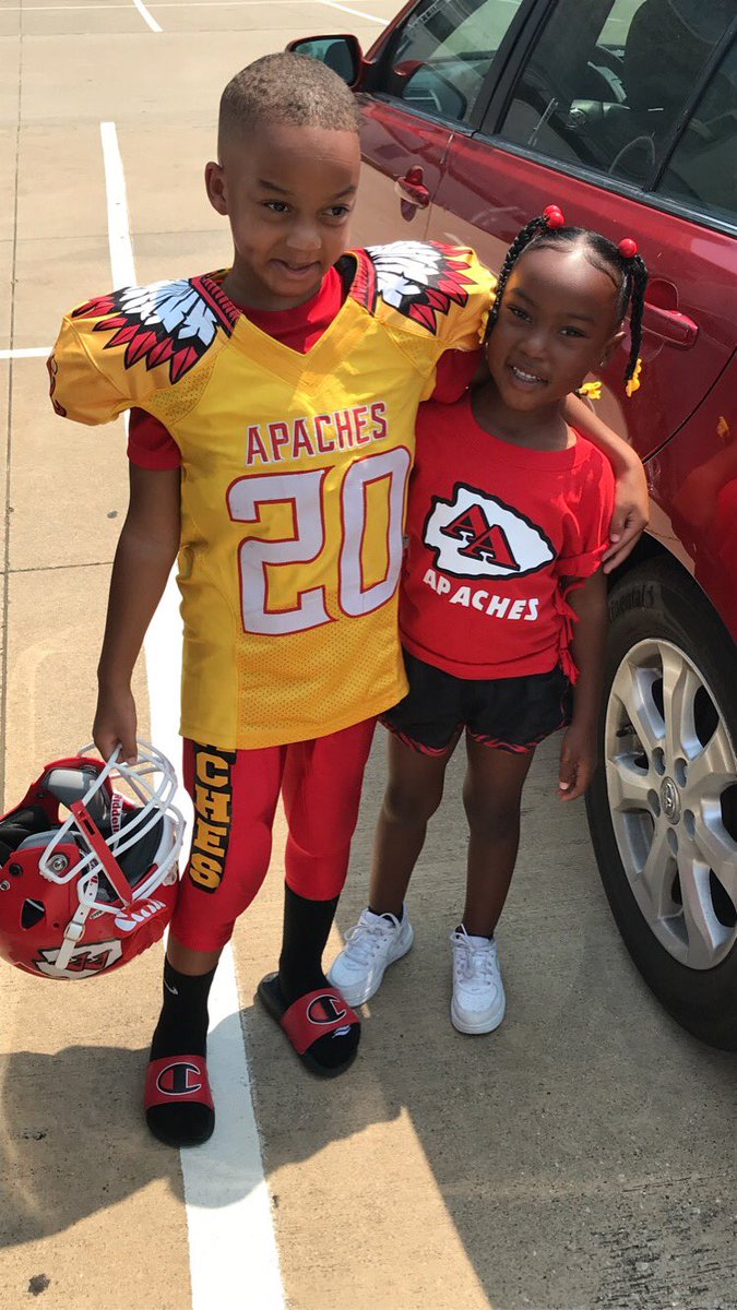 I’m going hard for these two they gone be so cold when they older #cheermom #footballmom 🏈💪🏼