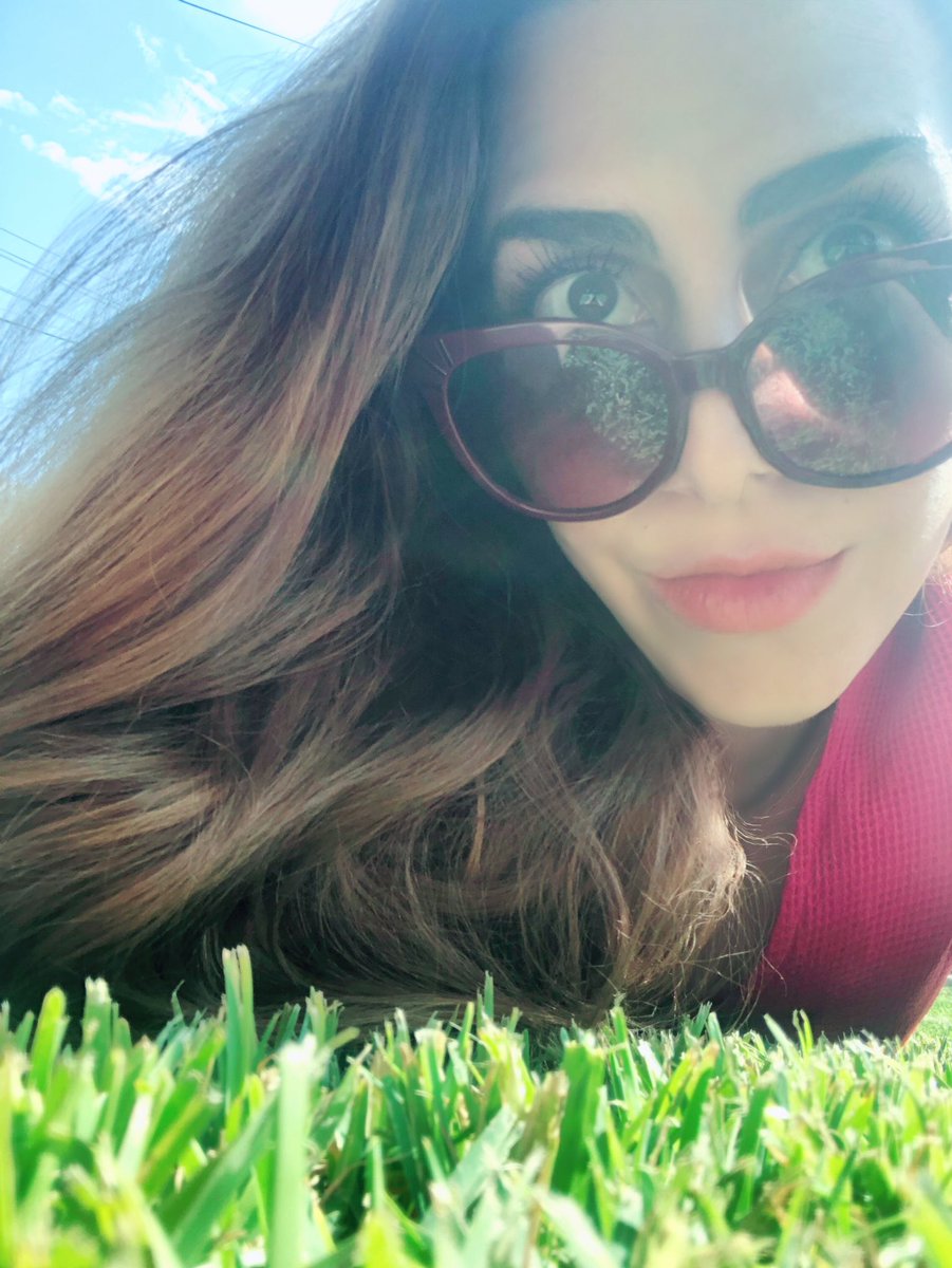 LaylaBA__'s tweet image. Solecito 🌞 Calorcito • Cielo Azul • Pastito recién cortado • Perritos 🐶 Vestido rojo 💃🏻 y una Cervecita 🍺  #happysunday #joyeuxdimanche  ❤️ #redismycolor