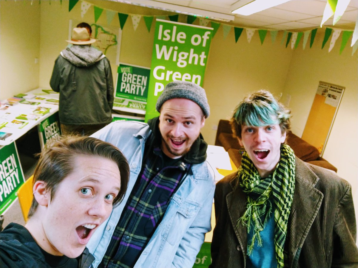 Joined by  @Amelia_Womack and  @natalieben, we brought dozens of Young Greens across the water for Big Weekends of Campaigning in the Isle of Wight! We were there to support the ever incredible  @VixL in her campaign to steal a seat from the Tories! 