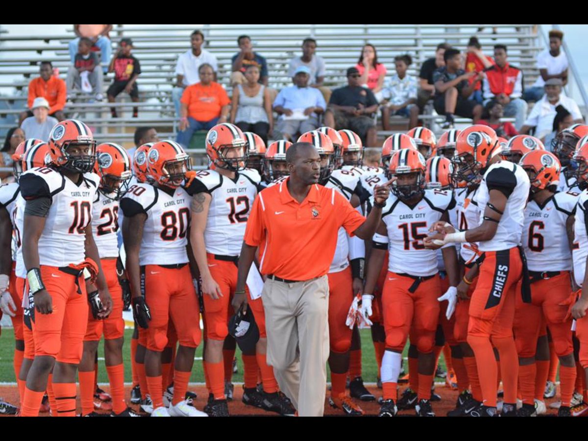 stevecalvert8's tweet photo. My heart is broke. One of the most influential man in my sons life. A huge loss for his friends, family and the State of Florida. South Florida Legend!!!! https://t.co/jR0kTaraRz