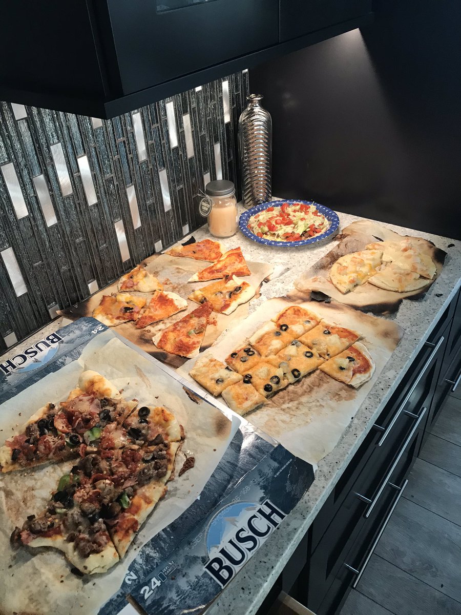 broded1's tweet image. Grilled pizzas tonight on the pk360